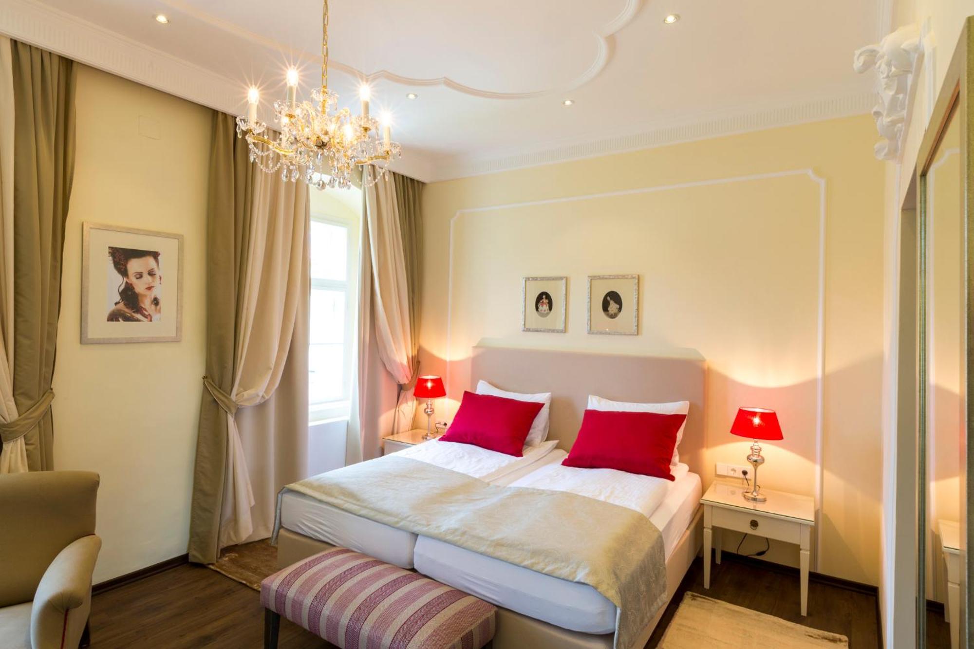 Hotel Barock-landhof Burkhardt 4*