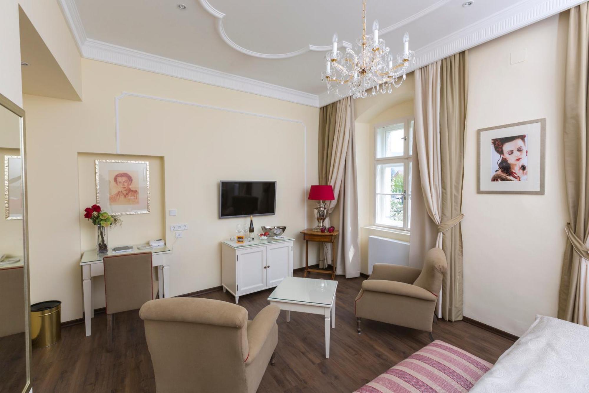 Hotel Barock-landhof Burkhardt 4*